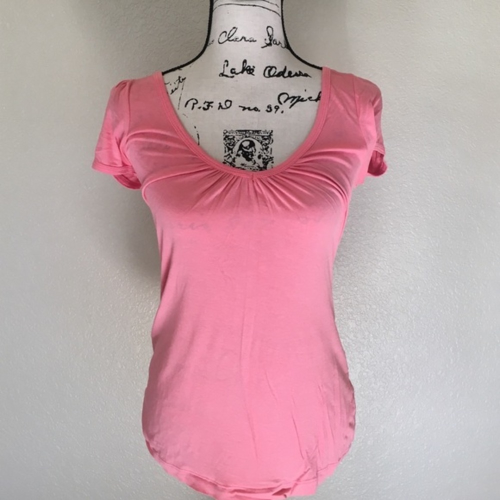 Beautiful salmon colored top with bow back